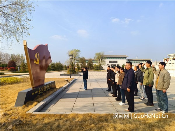 花戲樓街道：開展“緬懷革命先烈 傳承紅色基因”清明祭掃活動(dòng)